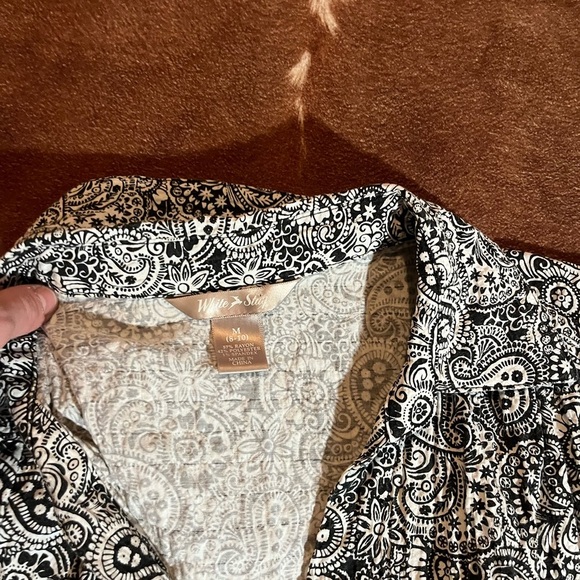 Women's White Stag paisley print button down 
size medium
No flaws - Picture 3 of 3
